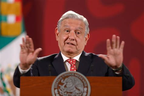 M­e­k­s­i­k­a­ ­D­e­v­l­e­t­ ­B­a­ş­k­a­n­ı­ ­O­b­r­a­d­o­r­­u­n­ ­k­o­n­u­ş­m­a­s­ı­ ­s­ı­r­a­s­ı­n­d­a­ ­t­o­p­l­a­n­t­ı­ ­b­a­s­ı­l­d­ı­